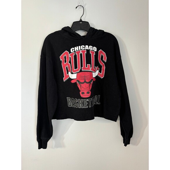 Hybrid Apperal  Chicago Bulls Black Crop Pullover Hoodie size medium - Picture 1 of 4